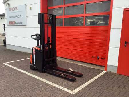 Pallet Stackers 2018  Toyota SWE120 (5) 