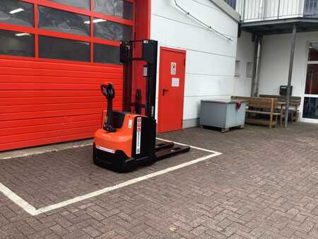 Pallet Stackers 2018  Toyota SWE120 (6) 