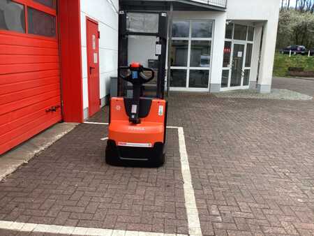 Pallet Stackers 2018  Toyota SWE120 (8) 