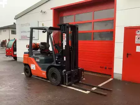 Treibgasstapler 2023 Toyota 02-8FGF25 (4)