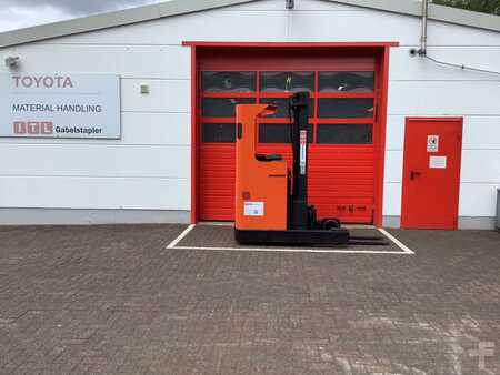 Reach Truck 2016  Toyota RRE140M (1)