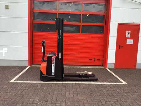 Stacker pedestre 2024  Toyota SWE120L (1)