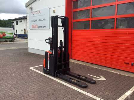 Stacker pedestre 2024  Toyota SWE120L (6)