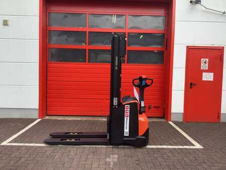 Stacker pedestre 2024  Toyota SWE120L (8)