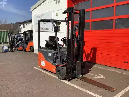 Eléctrico - 4 rodas 2017  Toyota 8FBE20T-Export (1)