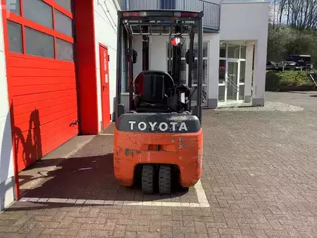 Eléctrico - 4 rodas 2017  Toyota 8FBE20T-Export (7)