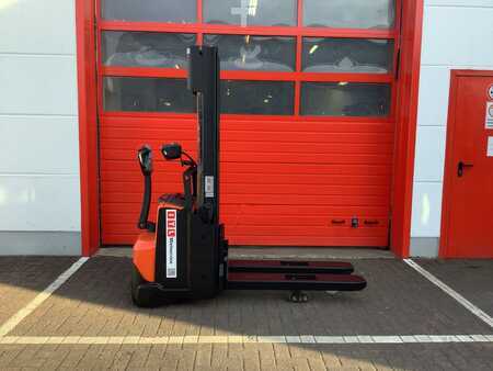 Hochhubwagen  Toyota SWE120L (2)