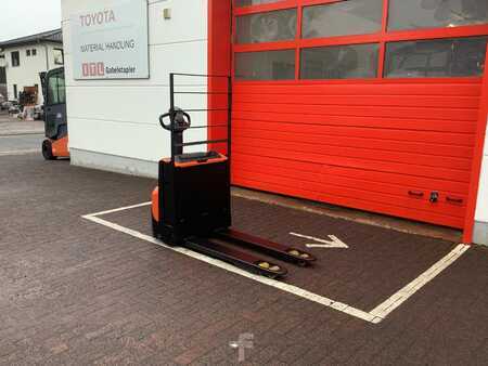 Transpallet elettrici 2023  Toyota LWE140 (3)