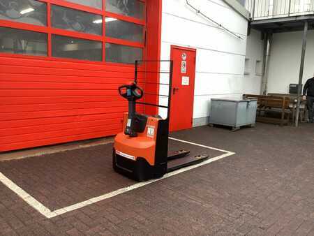 Transpallet elettrici 2023  Toyota LWE140 (4)