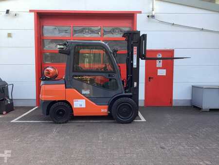 Carrelli elevatori GPL 2021  Toyota 02-8FGJF35 (2)