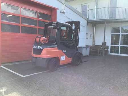 Carrelli elevatori GPL 2021  Toyota 02-8FGJF35 (5)