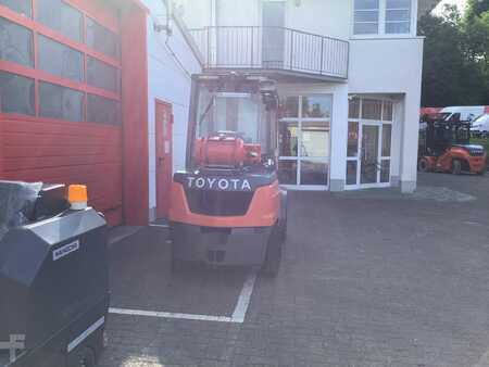 Carrelli elevatori GPL 2021  Toyota 02-8FGJF35 (7)
