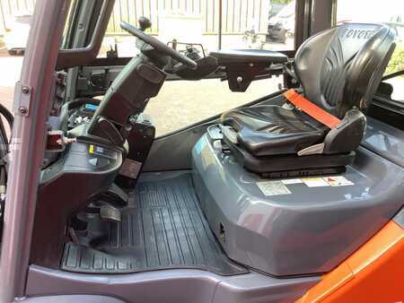 Carrelli elevatori GPL 2021  Toyota 02-8FGJF35 (9)