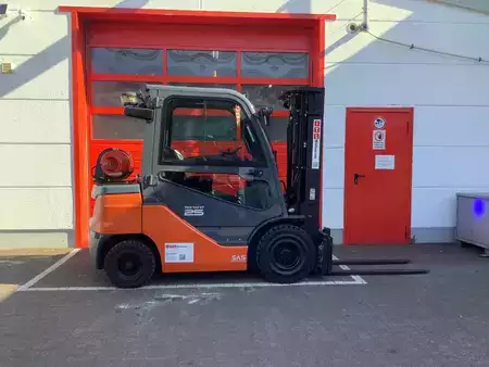 Treibgasstapler 2022 Toyota 8FGF25 (1)