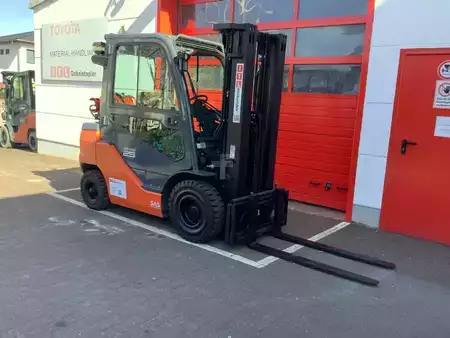 Treibgasstapler 2022 Toyota 8FGF25 (4)