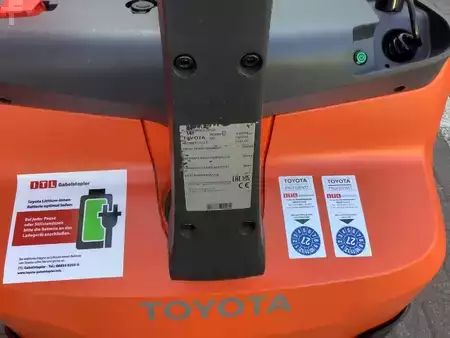Niederhubwagen 2025  Toyota LWI160 (9)