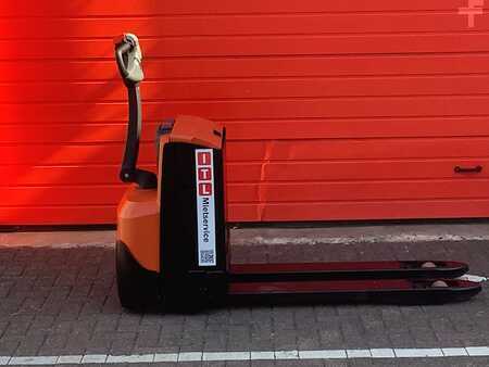 Niederhubwagen  Toyota LWE180 (2)