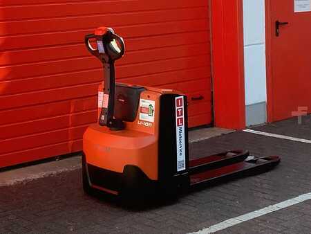 Niederhubwagen  Toyota LWE180 (4)