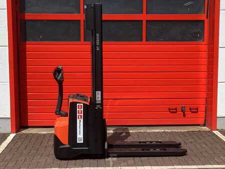 Stacker pedestre 2017  Toyota SWE120L (2)
