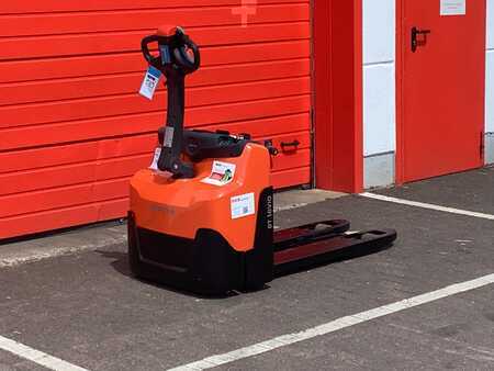 Transpallet elettrici 2025  Toyota LWI160 (3)