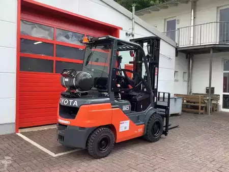 Gasoltruck 2025  Toyota 06-8FG30F (5)