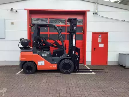 Treibgasstapler  Toyota 06-8FG30F (1)