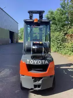 Treibgasstapler  Toyota 06-8FG30F (1)