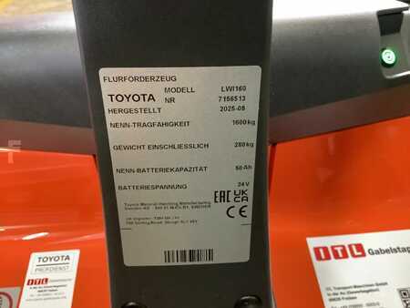 Transpaleta eléctrica 2025  Toyota LWI160 (10)