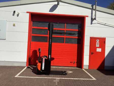 Hochhubwagen  Toyota SWE140 (2)