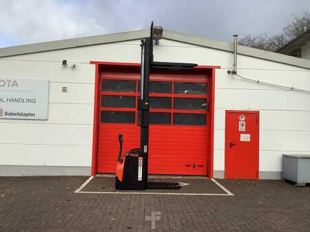 Hochhubwagen  Toyota SWE200 (2)