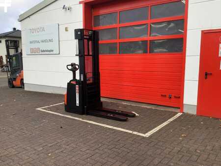 Hochhubwagen  Toyota SWE200 (3)