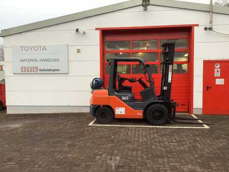 Treibgasstapler  Toyota 02-8FGF30 (1)