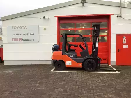 Treibgasstapler 2019 Toyota 02-8FGF30 (1)