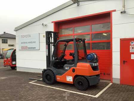 Treibgasstapler  Toyota 02-8FGF30 (5)