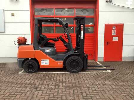 Gázüzemű targoncák 2020  Toyota 8FGJF35 (1)