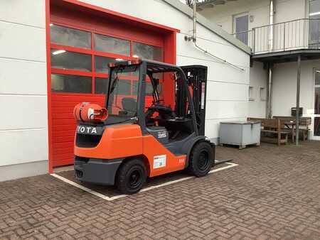 Gázüzemű targoncák 2020  Toyota 8FGJF35 (5)