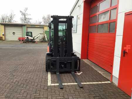 Gázüzemű targoncák 2020  Toyota 8FGJF35 (7)