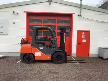 Treibgasstapler 2019 Toyota 06-8FGJF35 (1)