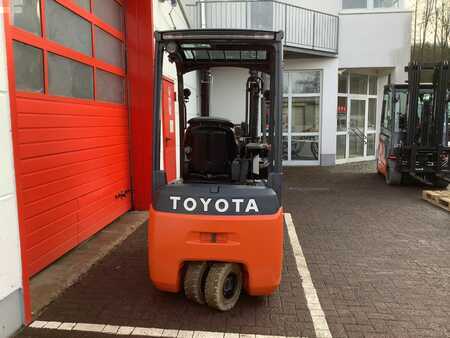 Eléctrica de 3 ruedas 2020  Toyota 8FBEK16T (8)