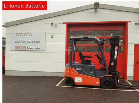 Eléctrica de 4 ruedas 2022  Toyota 8FBMT35 (1)