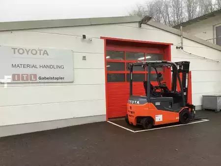 Elektro 4 Rad 2022 Toyota 8FBMT35 (4)