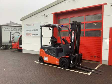 Eléctrica de 4 ruedas 2022  Toyota 8FBMT35 (5)