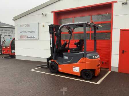 Eléctrica de 4 ruedas 2022  Toyota 8FBMT35 (6)