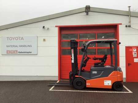 Eléctrica de 4 ruedas 2022  Toyota 8FBMT35 (7)