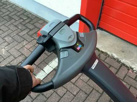 Niederhubwagen  Toyota LWE180 (10)