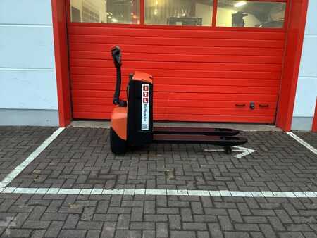 Niederhubwagen  Toyota LWE180 (2)