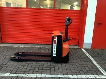 Niederhubwagen  Toyota LWE180 (7)