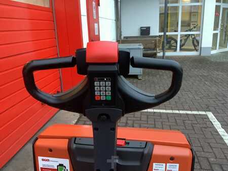 Niederhubwagen  Toyota LWE180 (9)