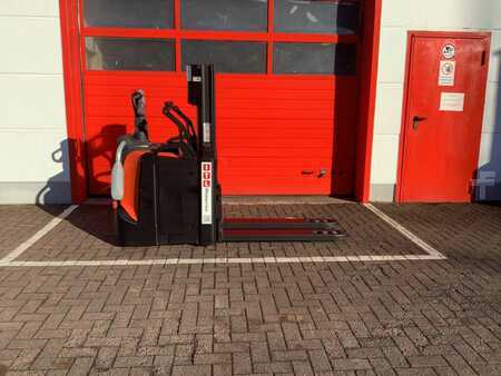 Hochhubwagen  Toyota SPE200D (2)