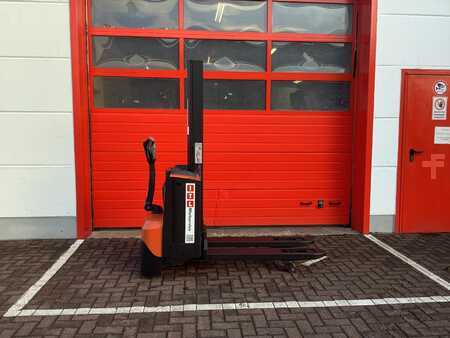 Hochhubwagen  Toyota SWE080L (2)